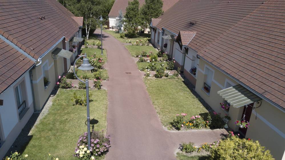 Le Hameau des Fées près de Chartres 1.jpg Le Hameau des Fées près de Chartres 1.jpg